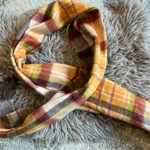 Scarf - Picture 1 of 4